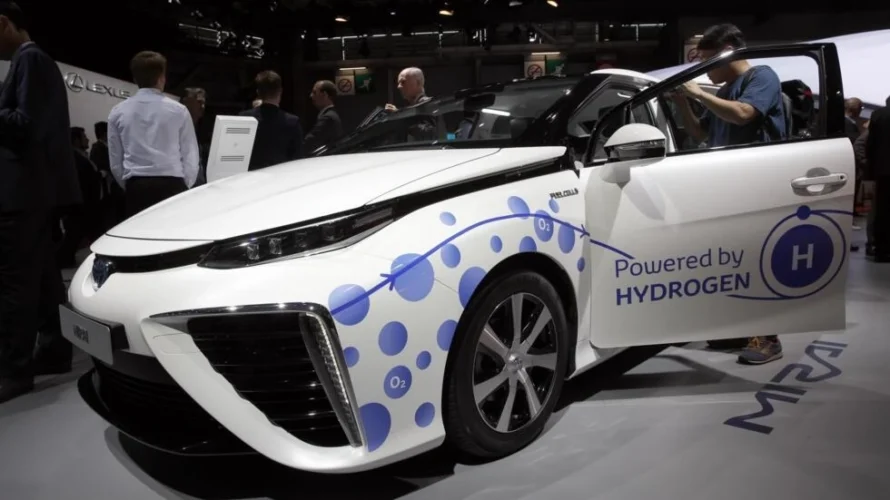 2016年のパリモーターショーでの水素車。APフォト/クリストフ・エナ